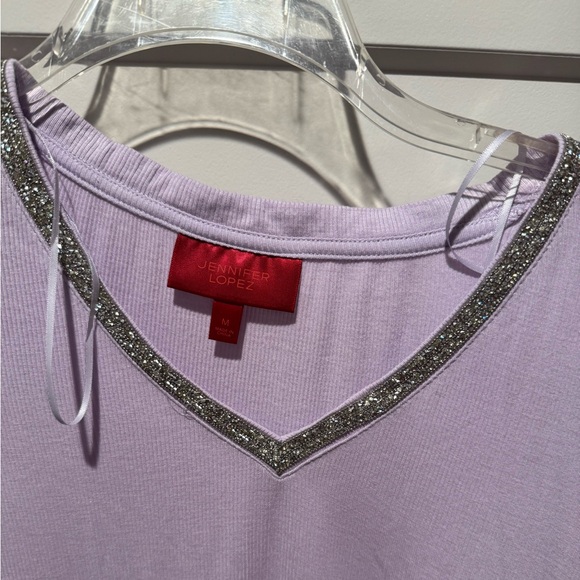 NWT Jennifer Lopez Light Purple Embellished V-Neck Ribbed Tee - Picture 3 of 7
